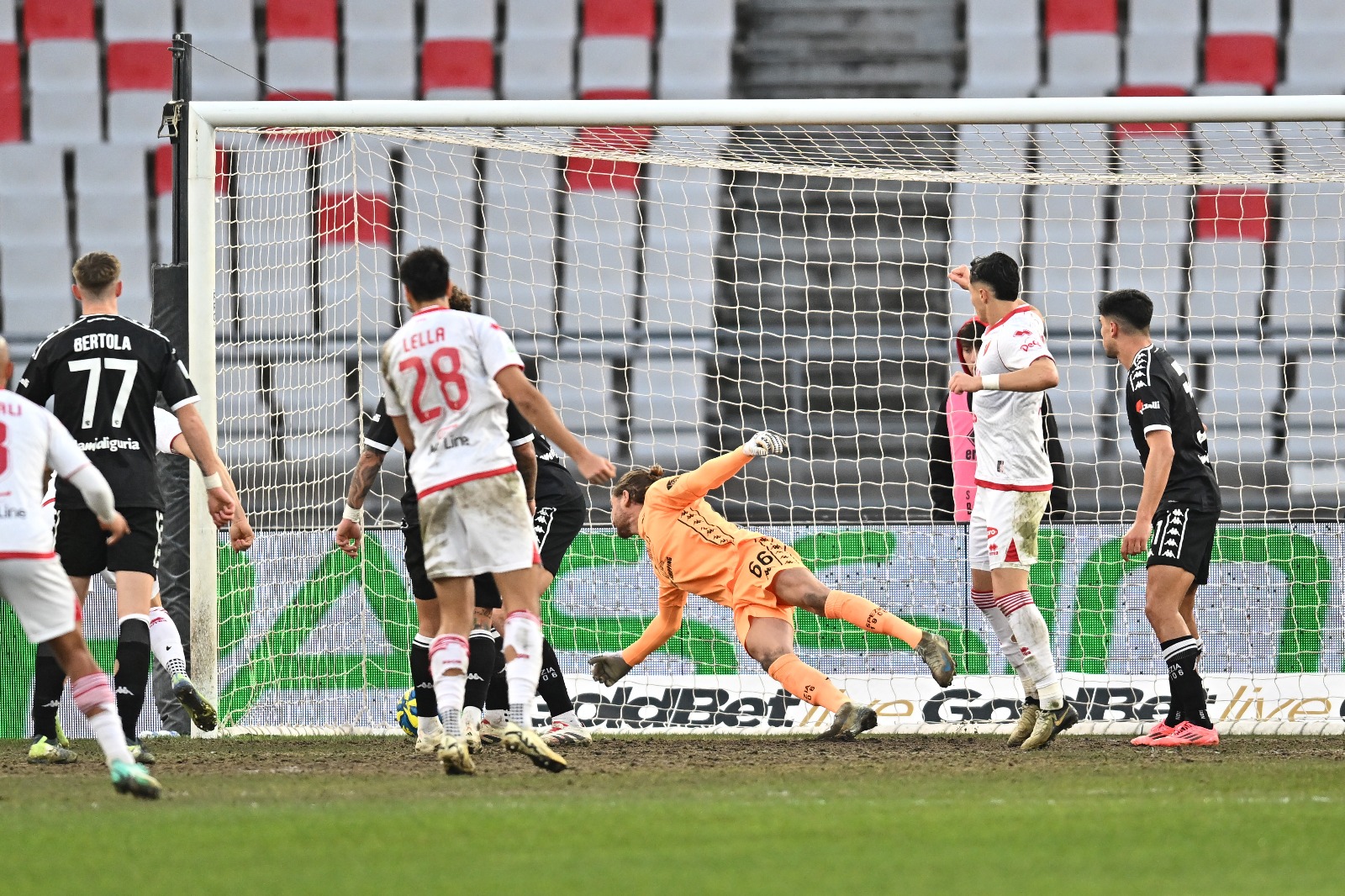 Bari – Spezia. Il 2 a 0 concede un momento di festa al San Nicola e piazza i galletti al sesto posto in classifica