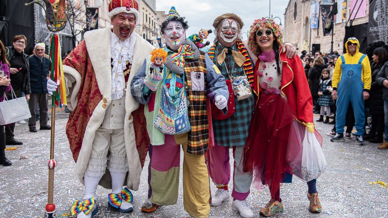 CARNEVALE DI PUTIGNANO: PRIMA GIORNATA PRINCIPALE CON EUGENIO CESARO E LE VIBRAZIONI, NUOVI OSPITI, INCLUSIONE E PROGETTI SPECIALI